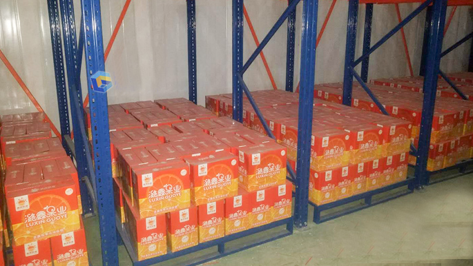 國德貨架為昆明某水果批發(fā)廠家設(shè)計定制貫通貨架 汽車行業(yè)閣樓貨架